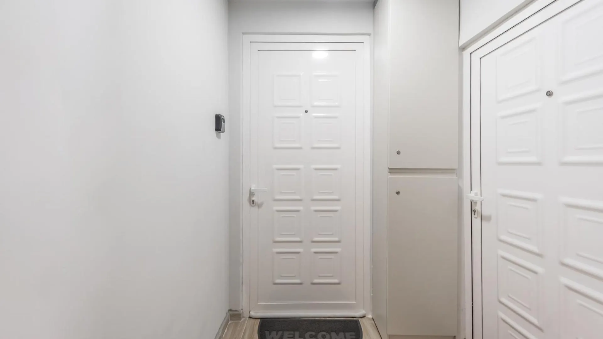 Pazari I Ri - 1 Bedroom Loft Tirana 0*,