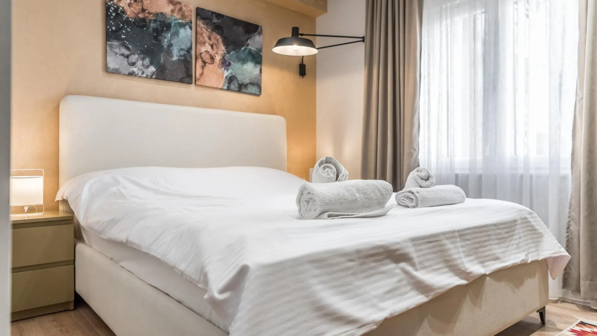 Pazari I Ri - 1 Bedroom Loft Tirana 0*,